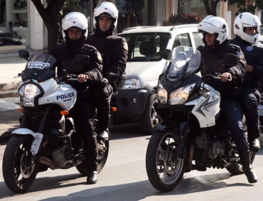 Ο Παρασκευόπουλος διαψεύδει ότι Τσιγγάνος που πετροβόλησε αστυνομικούς είχε αποφυλακιστεί με το νόμο του